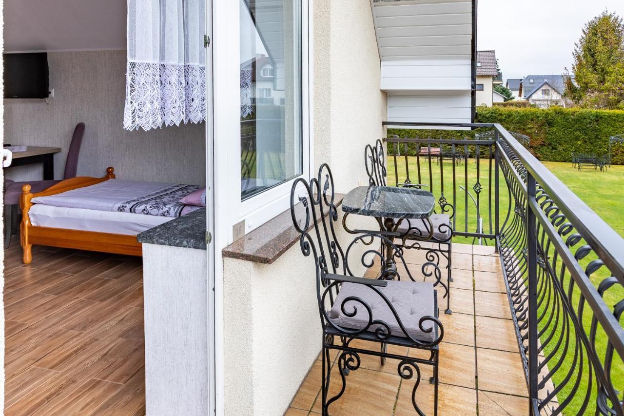 Pokoje Goscinne Katarzyna Kur Dębki Exterior foto